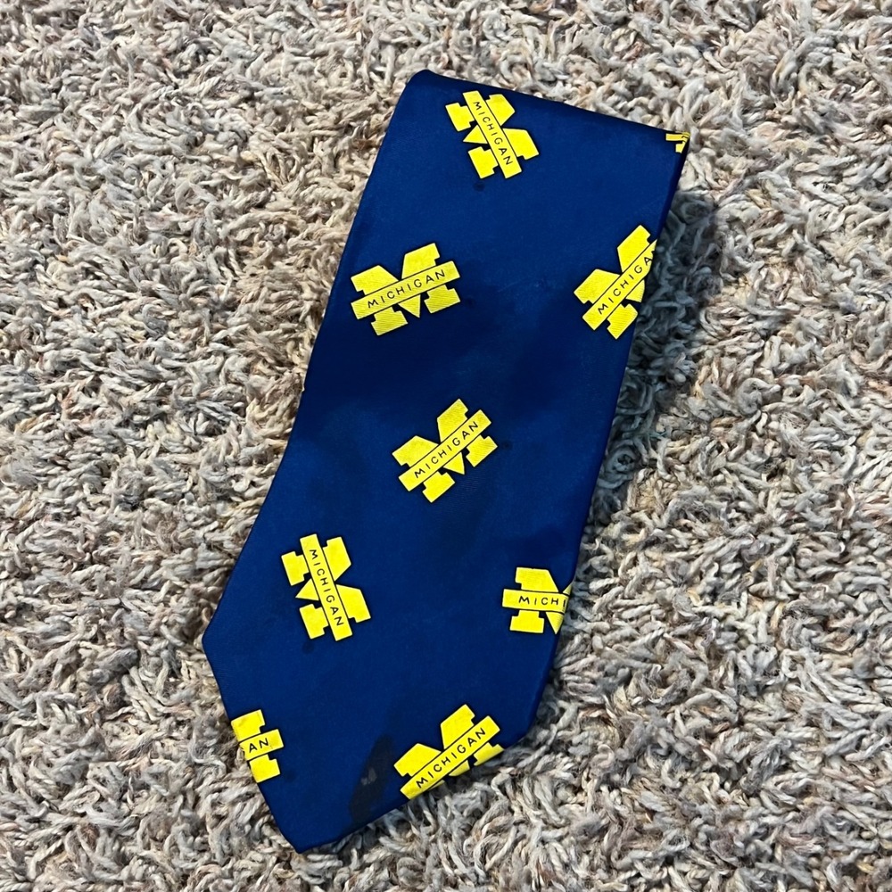 American Classic Michigan Wolverines Silk Tie Navy Blue Yellow Block M Logo USA